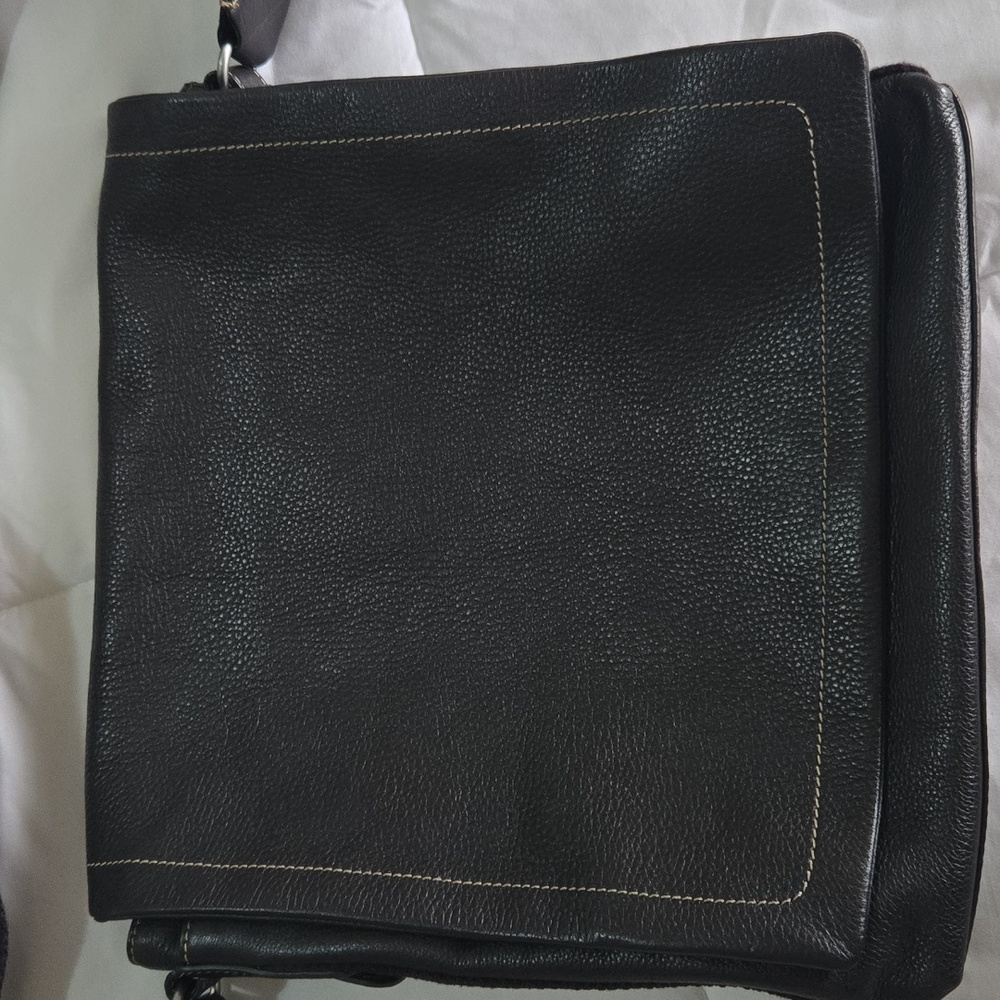 Levenger Bomber Jacket Leather Laptop Messenger Bag Pebble Black EUC